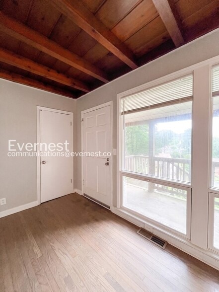 Building Photo - 405 Cedarvalley Dr