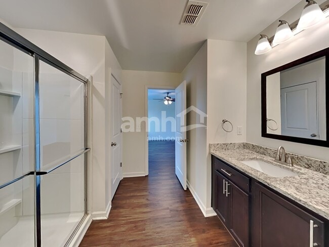 Building Photo - 4394 Kendrick Cir