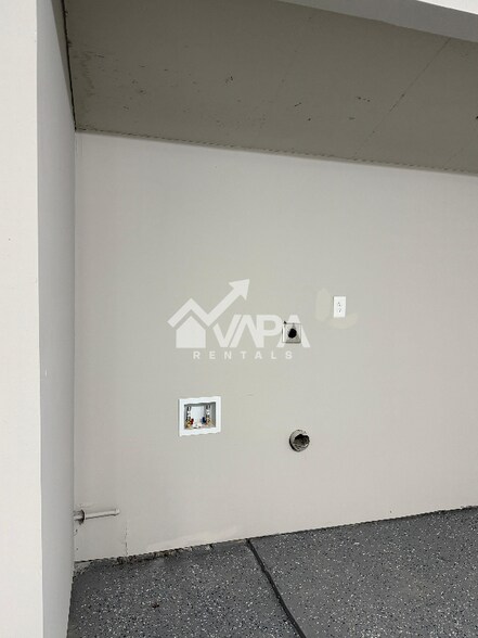 Building Photo - 4938 Bernadine Dr