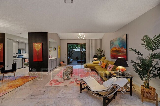 Building Photo - 1317 E Amado Rd