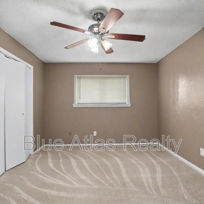 Building Photo - 805 Cherry Hills Dr