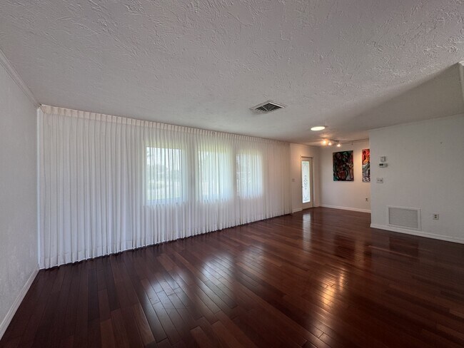 Building Photo - 1725 N Gondola Ct