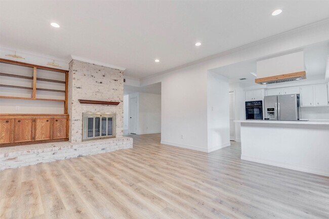 Building Photo - 10720 Briar Forest Dr