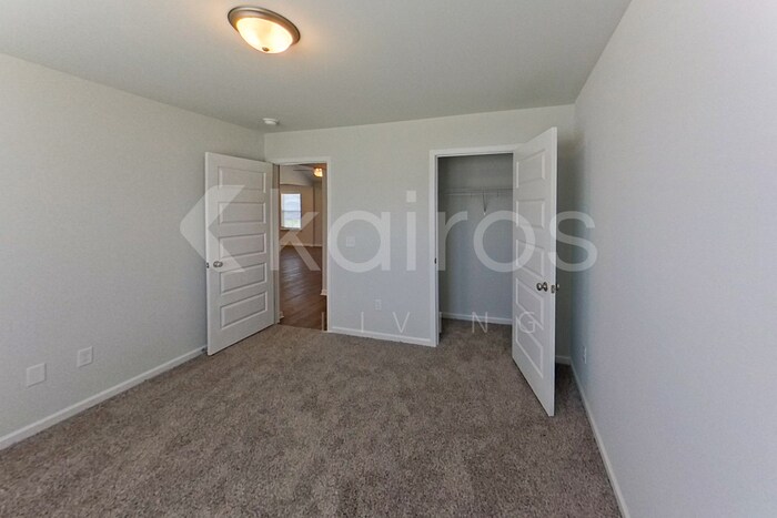 Building Photo - 204 Redwood Ct