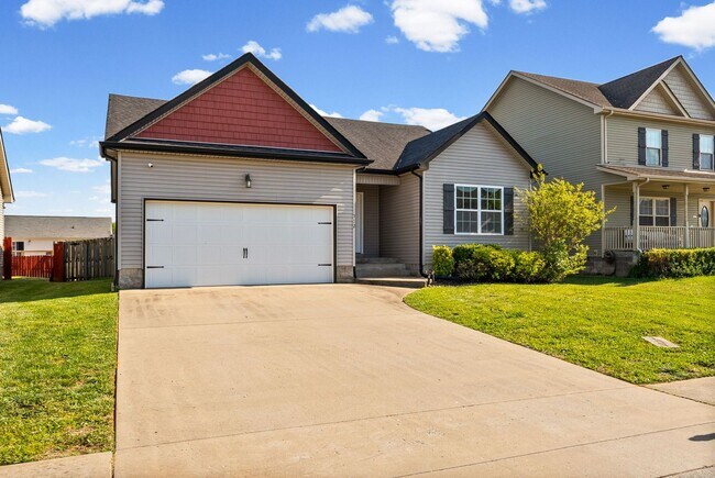 Building Photo - Pet Friendly Three Bedroom!