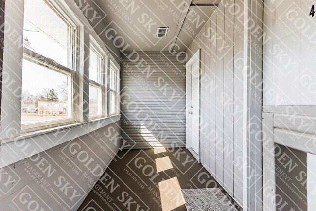 Building Photo - 115 E Willard St