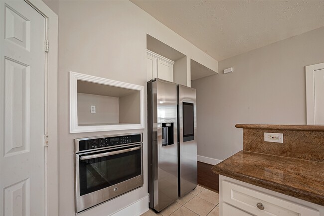 Building Photo - 11223 Switchgrass Ln