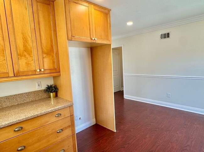 Building Photo - 15471 Salisbury Ln