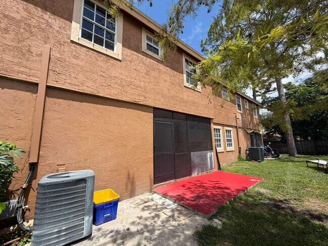 Building Photo - 13986 Morning Glory Dr