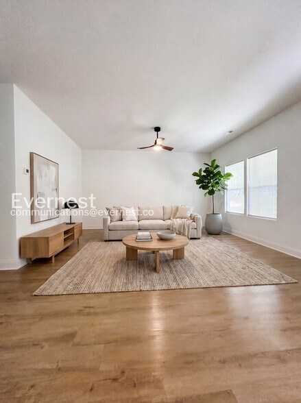 Building Photo - 411 S Spargo St
