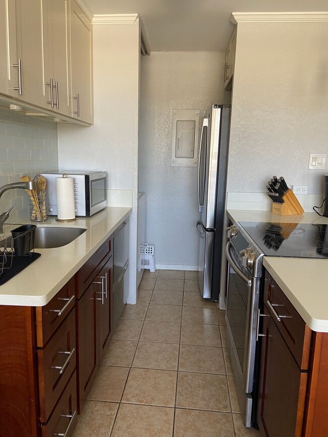 Building Photo - Monte Vista: 2-bed, 1-bath fully furnished...