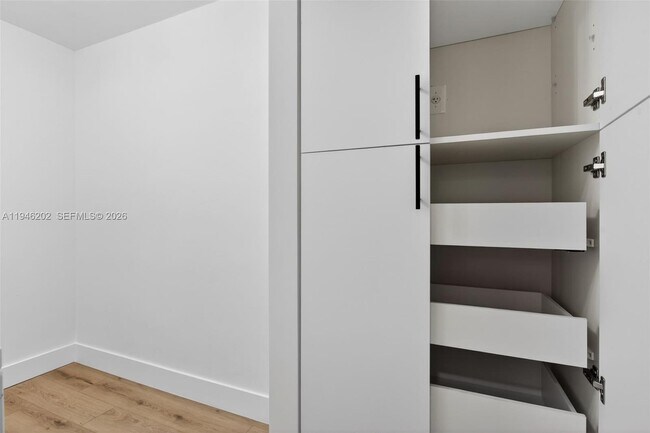 Building Photo - 6720 NW 6th Ct