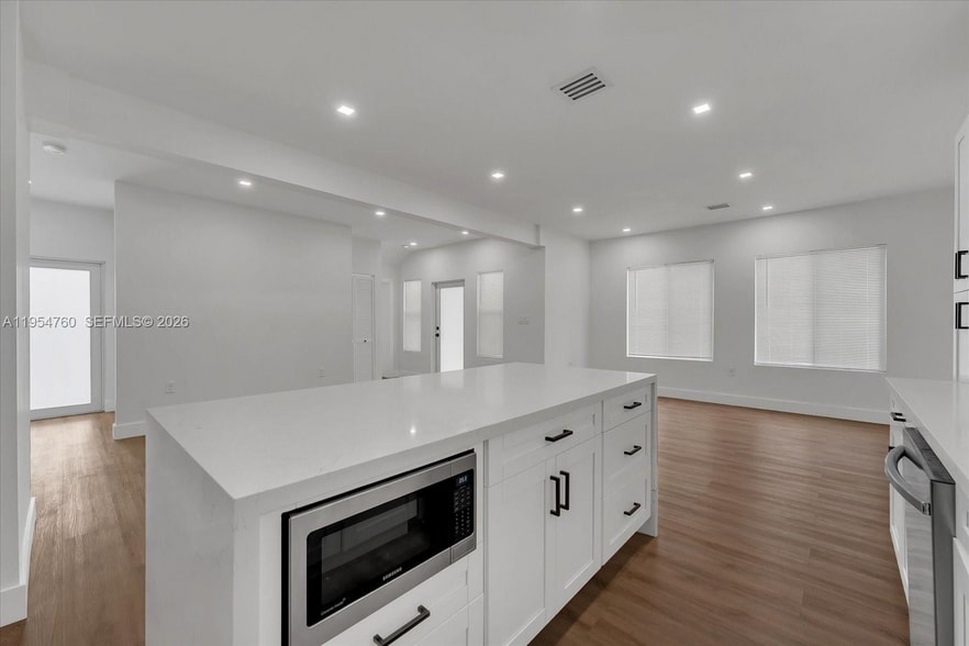 Building Photo - 1733 NW 16th St