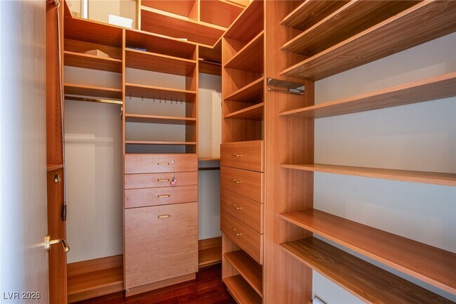 Building Photo - 2877 Paradise Rd