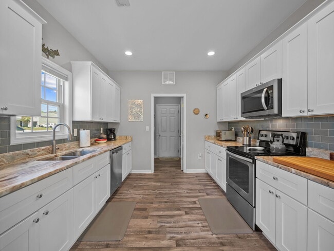 Building Photo - 512 Hazelwood Dr