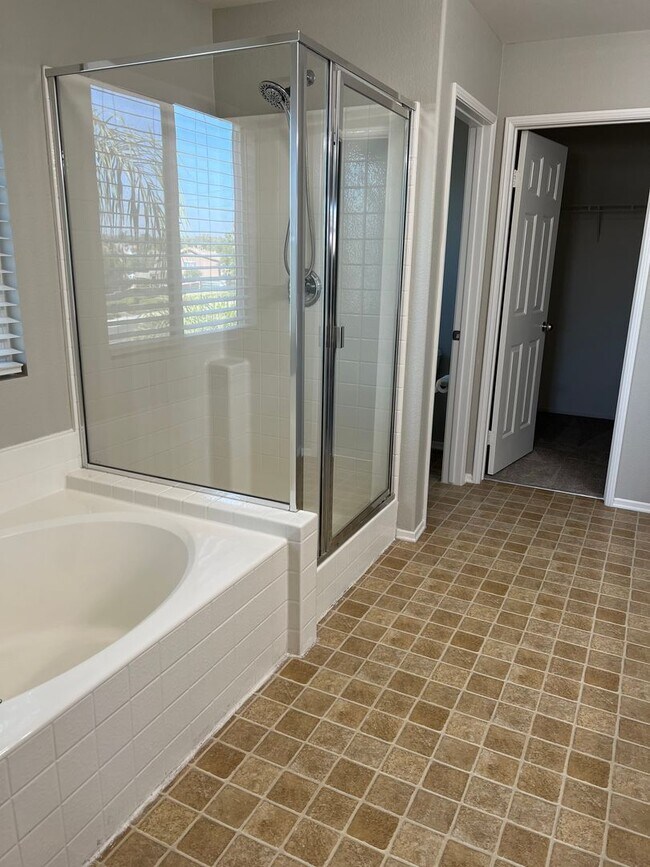 Building Photo - Beautiful 3 Bedroom Mapleton Home on a Res...