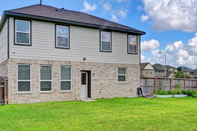 Building Photo - 3303 Owl Hollow Dr