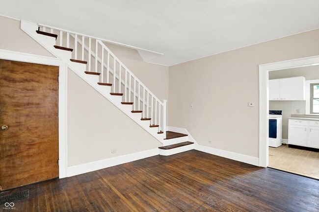 Building Photo - 628 N Riley Ave