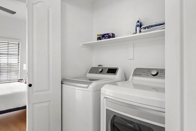 Building Photo - 875 W Pecos Rd