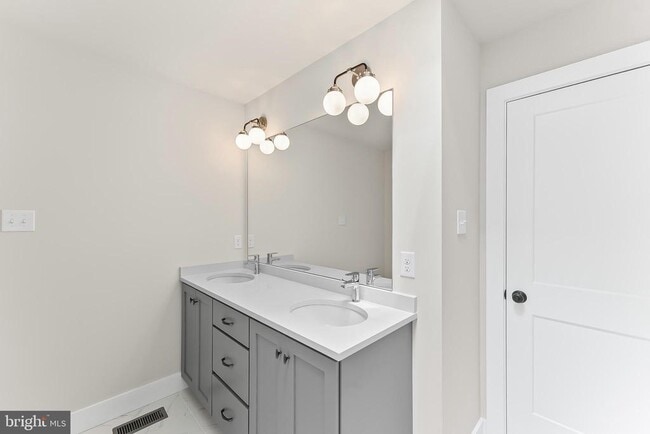 Building Photo - 734 S Matlack St