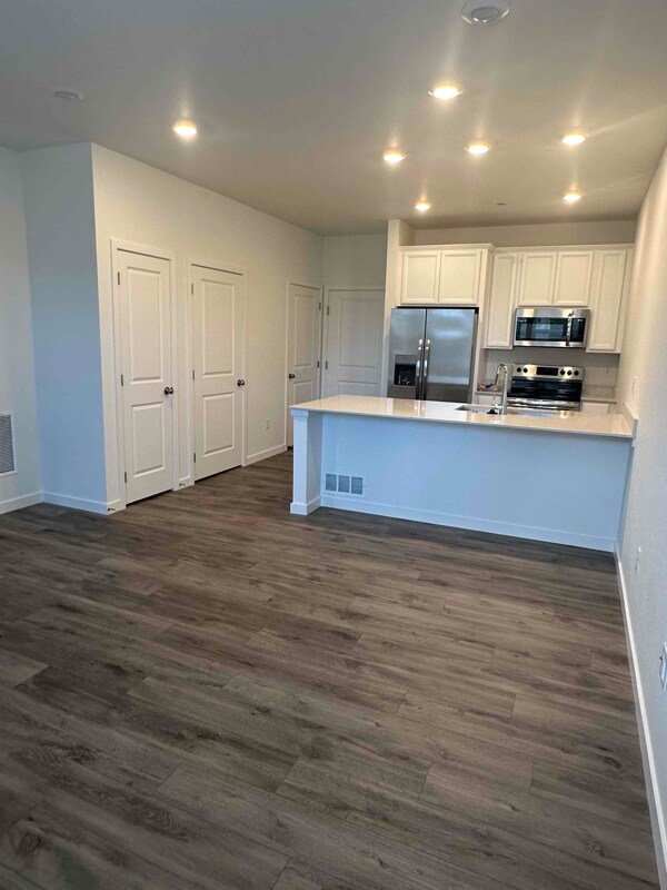 Building Photo - 5396 Euclid Dr