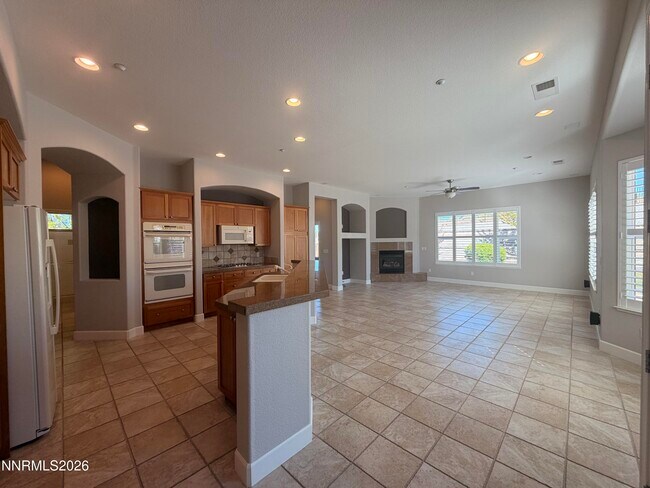 Building Photo - 4450 Desert Vista Ct
