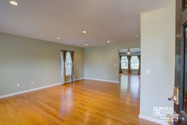 Building Photo - 130 Decatur Dr