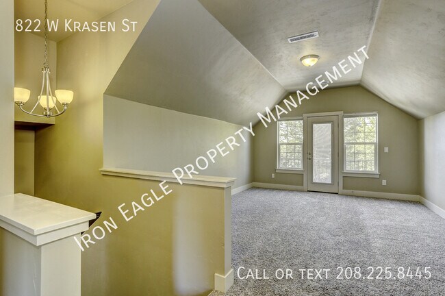 Building Photo - 822 W Krasen St