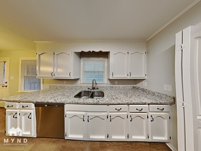 Building Photo - 4629 Longbriar Dr