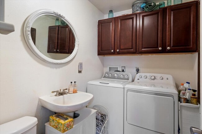 Building Photo - 23265 Vía Del Arroyo