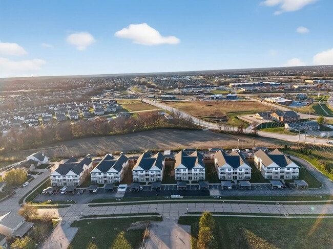 Building Photo - HALF OFF FIRST MONTH RENT!! Beautiful 2-Bedroom, 2-Bath Condo in a Prime Location!