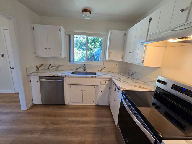 Building Photo - CLAIREMONT HOME 3-BEDROOM, 2-BATH, 2-CAR GARAGE