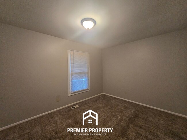 Building Photo - 11930 Kingshead Dr