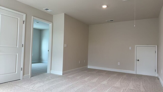 Building Photo - 1820 Hardwood Ct