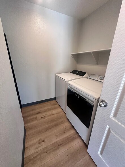 Building Photo - 6850 Sharlands Ave