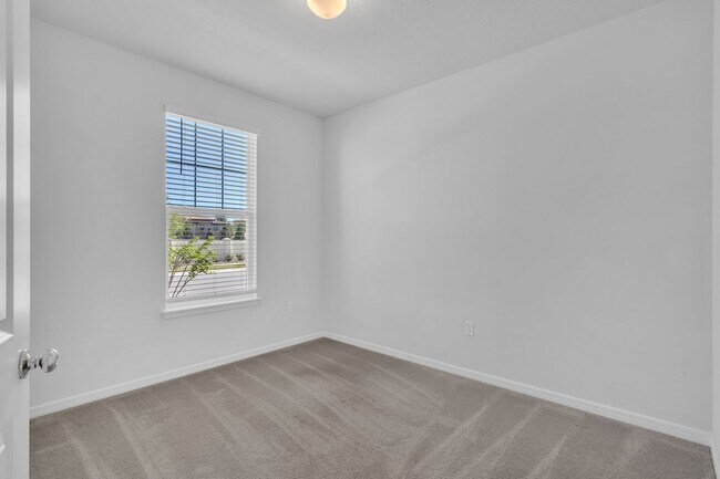 Building Photo - Luxurious Townhome in Lake Nona - A Perfec...