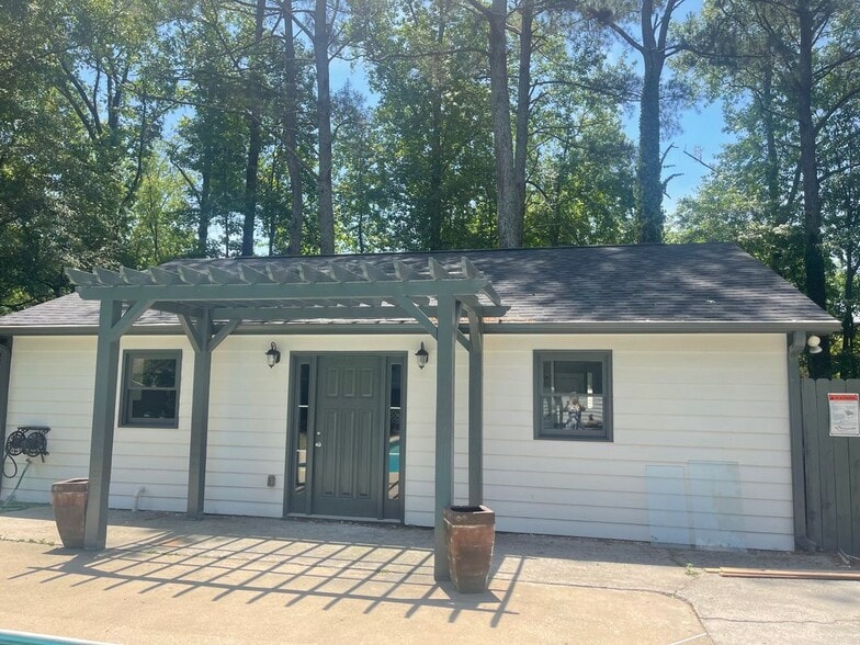 Building Photo - 218 Colonial Hills Rd