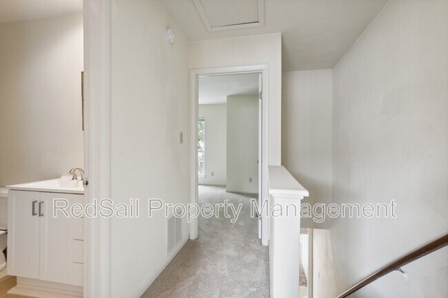 Building Photo - 3823 Staffordshire Ln