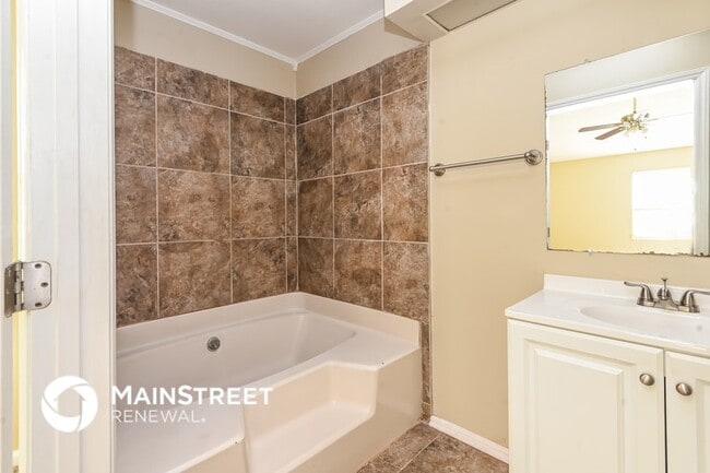 Building Photo - 2221 Killarney Pl