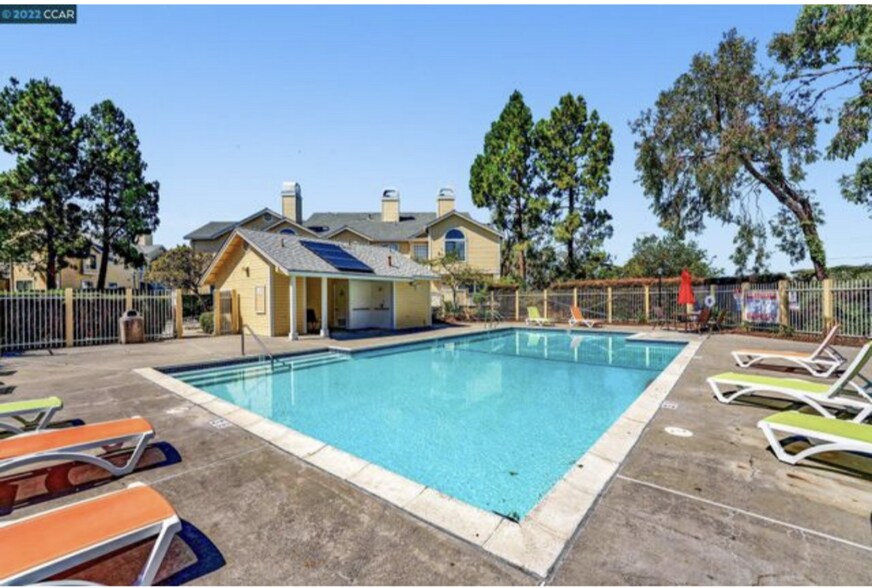 Building Photo - 807 Devonwood