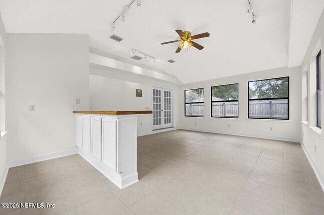 Building Photo - 8426 Santana Ct