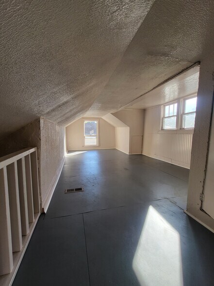 Building Photo - 1192 Maple St