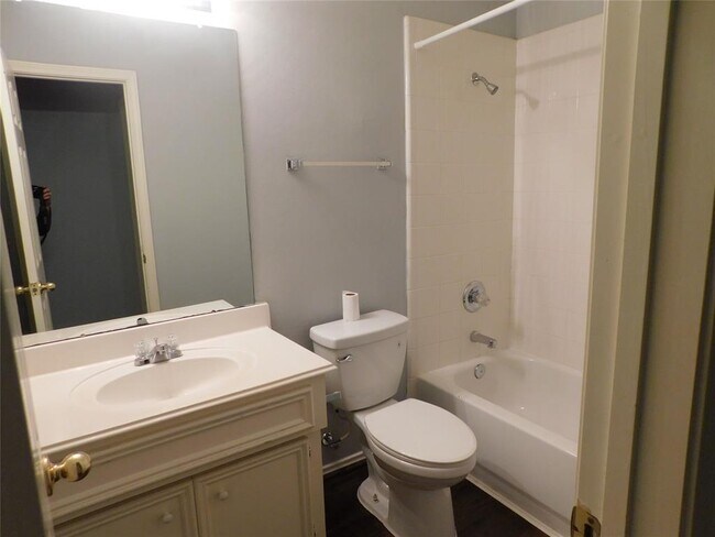 Building Photo - 4211 Creek Hollow Ln
