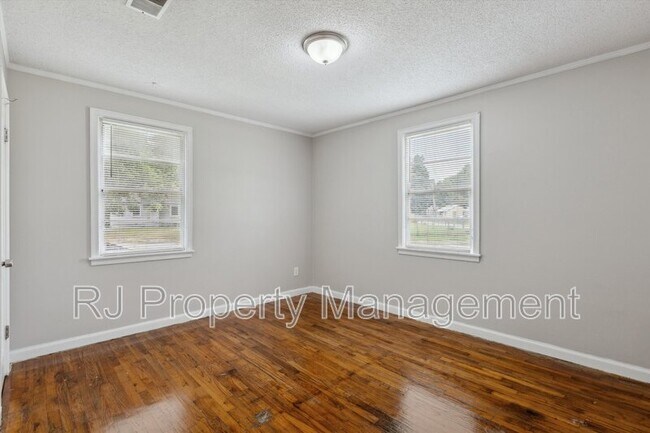 Building Photo - 605 Orchard Ave