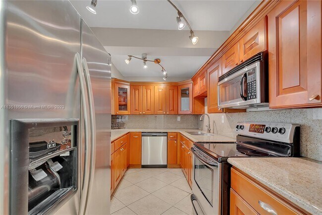 Building Photo - 2401 Collins Ave