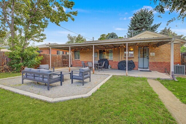 Building Photo - 3560 Glencoe St