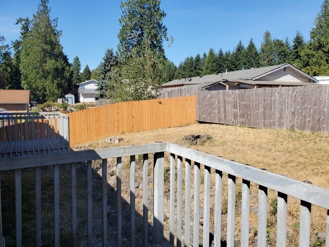 Building Photo - 3 Bedroom Home In East Bremerton