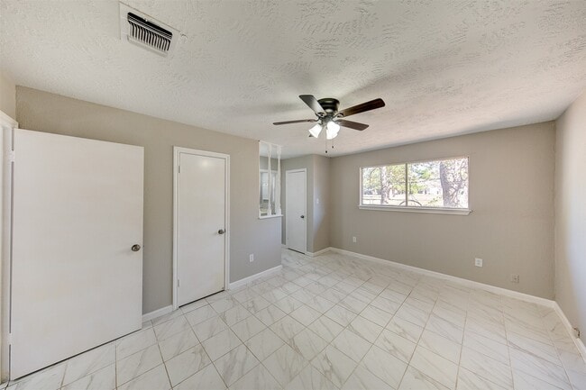 Building Photo - 361 Dawn Hill Dr