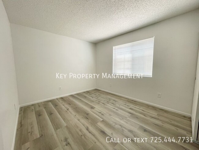 Building Photo - NEWLY UPGRADED 2BD 1BA CONDO * UPSTAIRS UN...