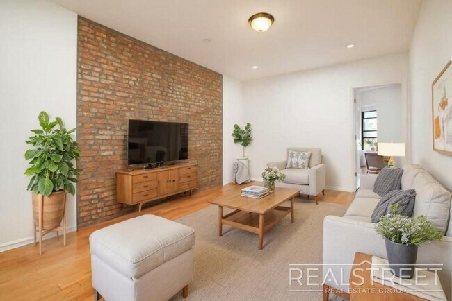 Floorplan - 168 7th Ave